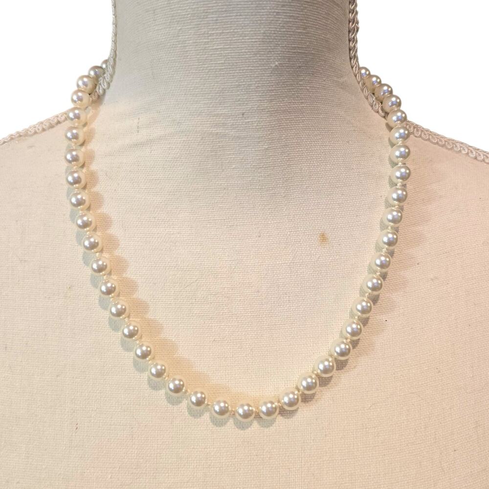 Vintage Faux Pearl Bead Necklace 18in Gold Tone Filigree Clasp Classic 8mm Beads